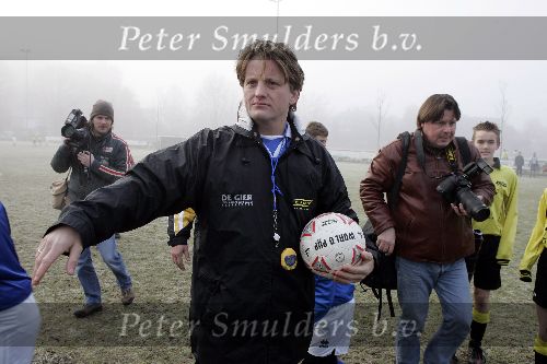 Amersfoort 10 december 2005
Prins Pieter Christiaan voetbalt met gehandicapten en speelt als scheidsrechter