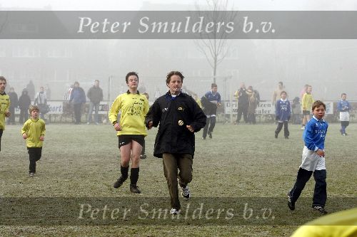 Amersfoort 10 december 2005
Prins Pieter Christiaan voetbalt met gehandicapten en speelt als scheidsrechter