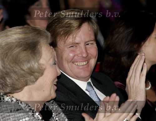 Amsterdam 7 december 2005
Uitreiking prins Claus prijzen in muziekcentrum aan het ij.
Prins Willem Alexander en Koningin Beatrix