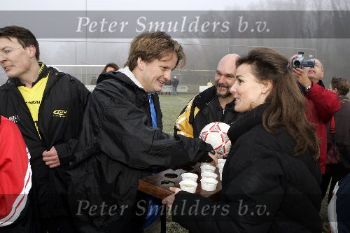 Amersfoort 10 december 2005
Prins Constantijn Prins Pieter Christiaan en Prinses Anita voetballen met gehandicapten.