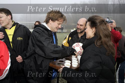 Amersfoort 10 december 2005
Prins Pieter Christiaan en Prinses Anita voetballen met gehandicapten.