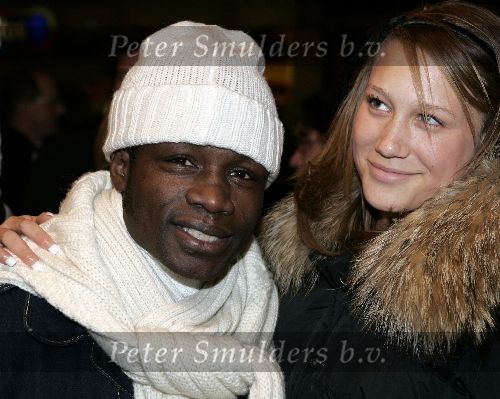 Amsterdam 13 december 2005
Premiere King Kong in Tuschinsky .
Regilio Tuur met vriendin en muts
