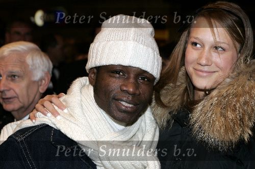 Amsterdam 13 december 2005
Premiere King Kong in Tuschinsky .
Regilio Tuur met vriendin en muts