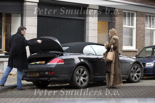 Amsterdam 3 december 2005
Robert Schoemacher met zijn vriendin in Amsterdam met bmw cabrio