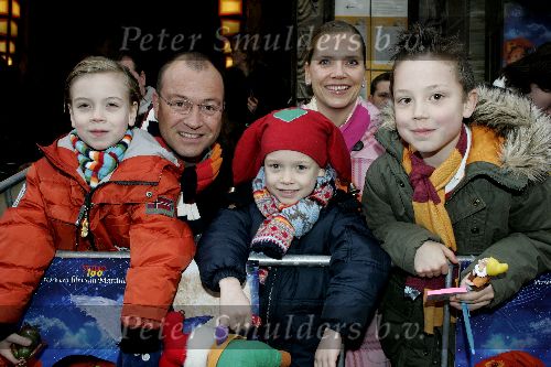 Amsterdam 18 november 2005
Premiere Kabouter Plop in Tuschinsky.
Robert du Mosch met vrouw en kinderen
