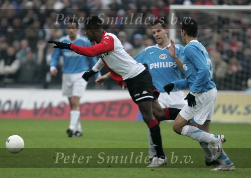 Rotterdam, 11 December 2005 Kompetiewedstrijd seizoen 2005/2006
Feyenoord-PSV, eindstand 1-0
Salomon Kalou