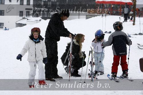 Oberlech 28 december 2005
Linda de Mol op skivakantie met Sander Vahle en Julian en Noah.