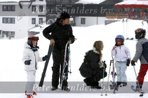 Oberlech 28 december 2005
Linda de Mol op skivakantie met Sander Vahle en Julian en Noah.