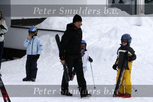 Oberlech 28 december 2005
Linda de Mol op skivakantie met Sander Vahle en Julian en Noah.