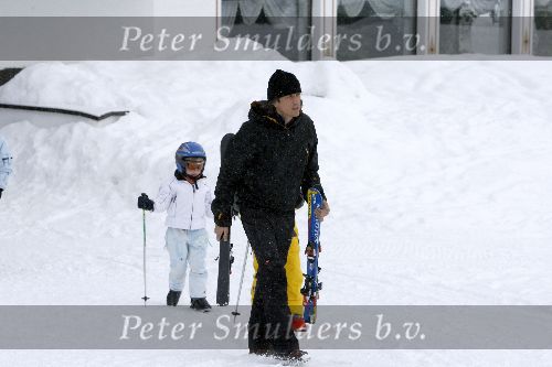 Oberlech 28 december 2005
Linda de Mol op skivakantie met Sander Vahle en Julian en Noah.
