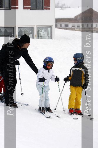Oberlech 28 december 2005
Linda de Mol op skivakantie met Sander Vahle en Julian en Noah.