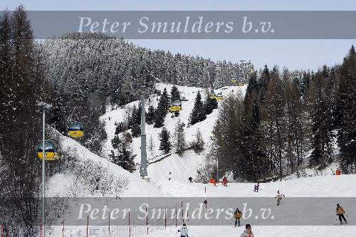 Serfhaus 29 december 2005
skien in Serfaus
Sneeuw  gondels