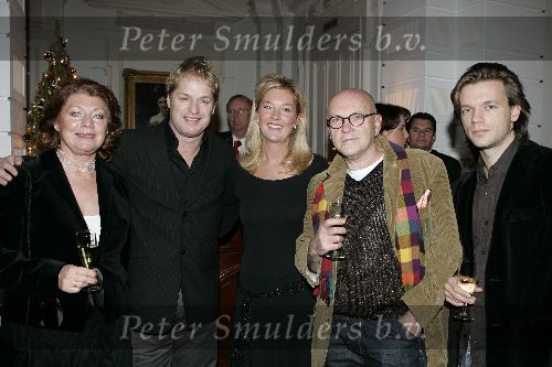 Amsterdam 19 december 2005
Kerst borrel Princess in amstel hotel.
Tony Neef met Serge Henri Valcke en Bruni heinke