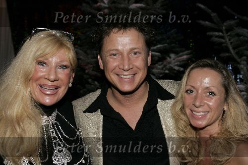 de Kwakel 23 december 2005
Kerstborrel Gerard Joling.
 Mary Borsato met Armando Borsato en Sylvana Borsato