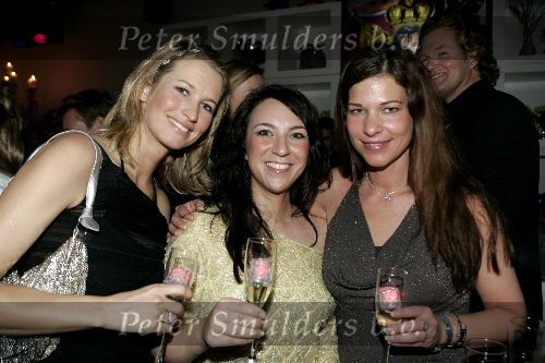 de Kwakel 23 december 2005
Kerstborrel Gerard Joling.
Anouk Smulders en Tina Nijkamp en Justine Hofmeijer