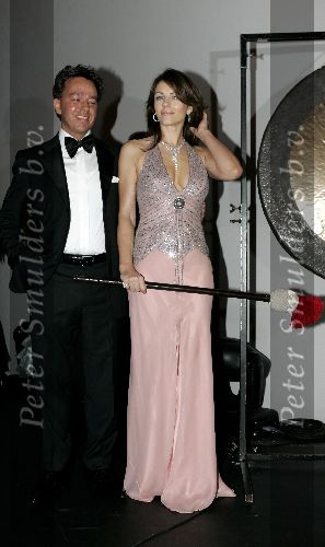 Amsterdam 8 december 2005
VIP avond miljonairs fair in Rai. 
Liz Hurley  met Yves Gijraths