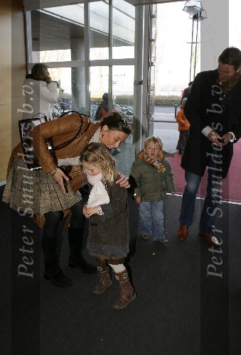 Amsterdam 29 januari 2006
Premiere Muis in de Meervaart.
Prinses Marilene Prins Maurits en Anna v Vollenhoven en Lucas v Vollenhoven.