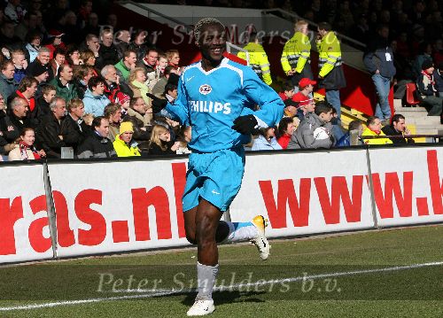 Alkmaar, 26 Februari 2006 Kompetitiewedstrijd AZ-PSV, eindstand 1-2 Seizoen 2005/2006 doelpunten Jan Vennegoor en Kone
Arouna Kone heeft 0-2 gescoord