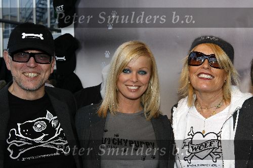 Amsterdam 30 januari 2006
Presentatie nieuwe t shirts dutchy puppy met Bridget Maasland.
Bridget met ouders