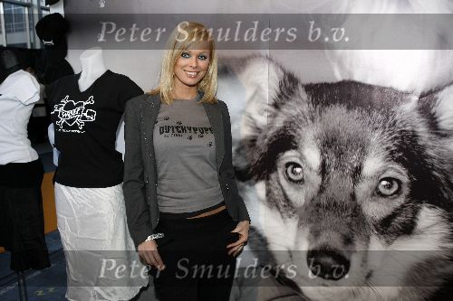 Amsterdam 30 januari 2006
Presentatie nieuwe t shirts dutchy puppy met Bridget Maasland.