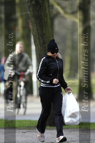 Amsterdam 21 januari 2006
Hans Breukhoven en Connie Breukhoven hardlopen in vondelpark met boodschappen.