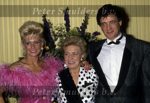 Den Haag 28 Juni 1991
Connie Breukhoven ( Vanessa ) met haar moeder en broer