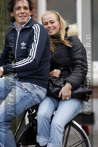 Amsterdam 21 januari 2006
Ellemieke Vermolen met Jose Fortes Rodriques op omafiets