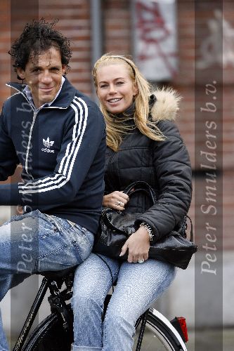 Amsterdam 21 januari 2006
Ellemieke Vermolen met Jose Fortes Rodriques op omafiets