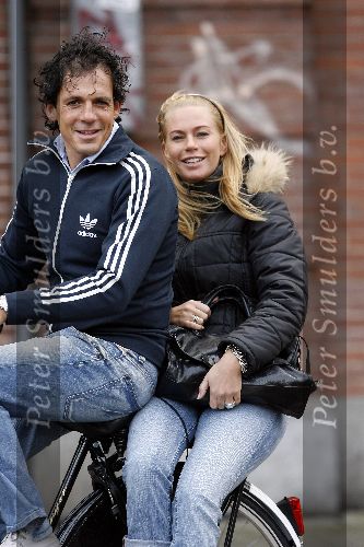 Amsterdam 21 januari 2006
Ellemieke Vermolen met Jose Fortes Rodriques op omafiets