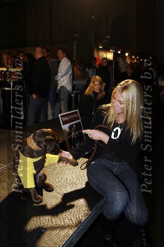 Amsterdam 28 januari 2006
sieraden en accecoires beurs in Rai.
Ellemieke Vermolen met hond Bo