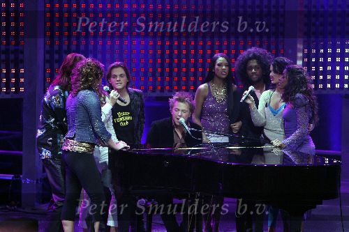 Hilversum 28 januari 2006
opnames idols in studio 21.
Jamai achter vleugel met finalisten.
