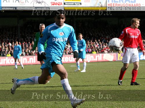 Alkmaar, 26 Februari 2006 Kompetitiewedstrijd AZ-PSV, eindstand 1-2 Seizoen 2005/2006 doelpunten Jan Vennegoor en Kone
Jefferson Farfan