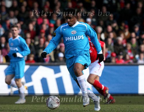 Alkmaar, 26 Februari 2006 Kompetitiewedstrijd AZ-PSV, eindstand 1-2 Seizoen 2005/2006 doelpunten Jan Vennegoor en Kone
Jefferson Farfan