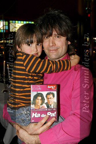 Amsterdam 24 januari 2006
Joris Lutz met zoontje bij presentatie dvd  ha die pa bij Palazzo