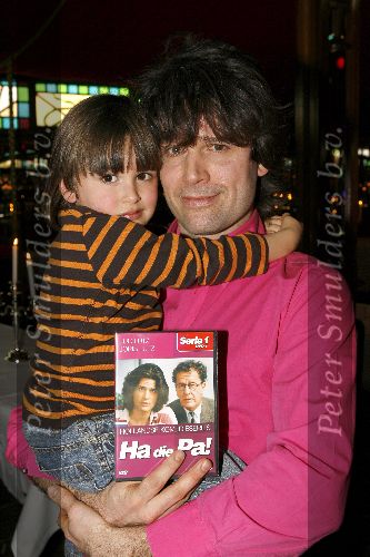 Amsterdam 24 januari 2006
Joris Lutz met zoontje bij presentatie dvd  ha die pa bij Palazzo