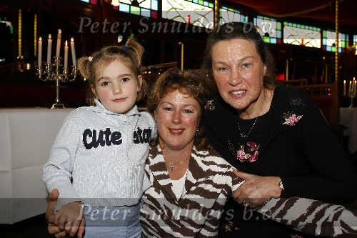 Amsterdam 24 januari 2006
Lenie Bambergen met dochter en kleindochter.