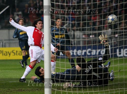 Amsterdam, 22 Februari 2006 Champions League 1e ronde na voorrondes Seizoen 2005/2006 AJAX-Internationale, Eindstand 2-2 Mauro Rosales scoort 2-0 Doelman Toldo heeft geen kans