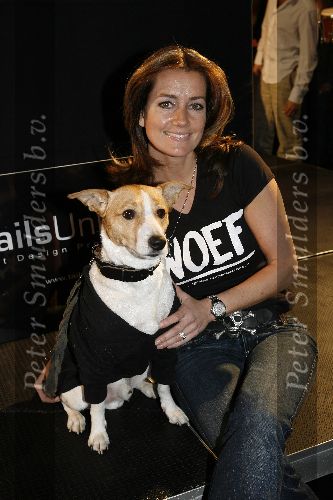 Amsterdam 28 januari 2006
sieraden en accecoires beurs in Rai.
Monique Verkaart met hond