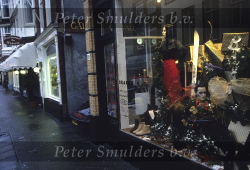 Den Haag, 22 December 1993
Patty Brard failliet met haar winkel door grote schuld van haar vriend Eric Peute
