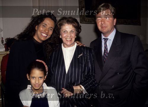 Amsterdam, 23April 1992
Patty Brard met haar nieuwe vriend Eric Peute en schoonmoeder
en dochter Priscilla Brard