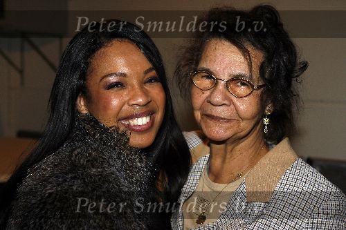 Hilversum 28 januari 2006
opnames idols in studio 21.
Rafaella met haar oma
Peter Smulders bv
