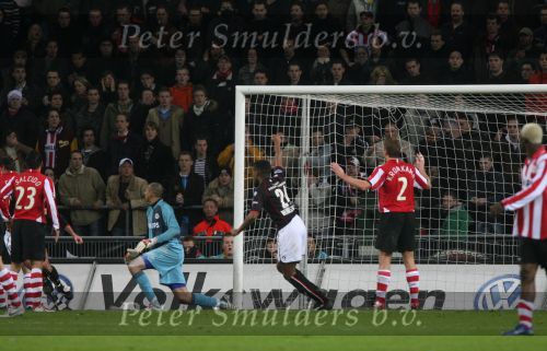 Eindhoven, Kompetitiewedstrijd PSV-AZ, eindstand 2-3
Seizoen 2006/2007
1-2 voor AZ na een misverstand van Phillip Cocu en Gomes