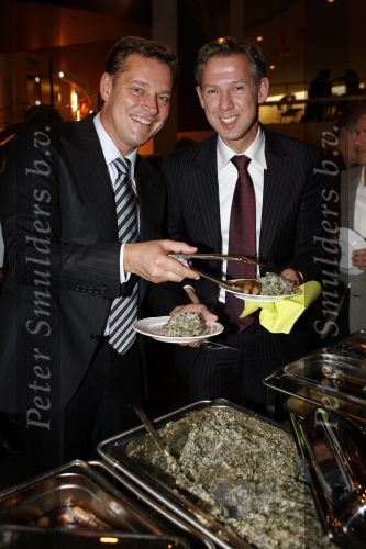 Tilburg 28 januari 2007
Premiere Doe Maar in stadsschouwburg van Tilburg. Albert Verlinden met partner  Onno Hoes
Peter Smulders bv