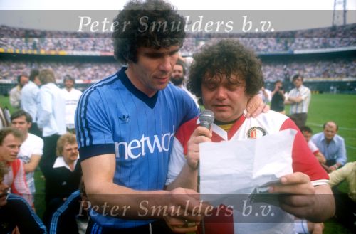 Rotterdam 1984
Afscheidswedstrijd Wim v Hanegem hier samen op de foto met Andre Hazes in een Feyenoorshirtje