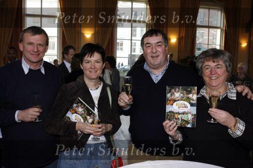 Amsterdam 23 januari 2007
Presentatie boek postcodeloterij in Artis met oa Carolien Tensen Ruud Gullit Henny Huisman Jan Vriend Arno Woesthoff met vrouw Bea Post en direkteur Boudewijn Poelmann.