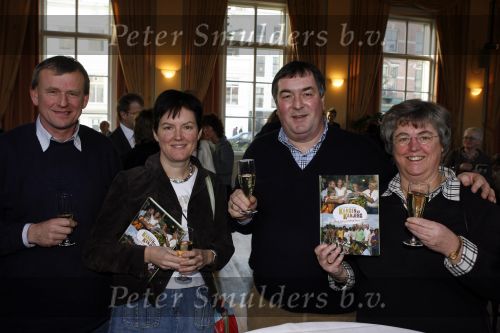 Amsterdam 23 januari 2007
Presentatie boek postcodeloterij in Artis met oa Caroline Tensen Ruud Gullit Hennie Huisman Jan Vriend Arno Woesthoff met vrouw Bea Post en direkteur Boudewijn Poelmann.