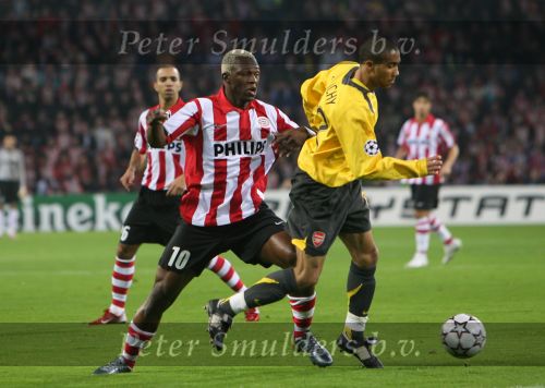 Eindhoven, 20 Februari 2007 Champions Leaguewedstrijd
PSV-FC Arsenal 1e ronde Eindstand 1-0 Seizoen 2006/2007
Arouna Kone in duel met Gael Clichy