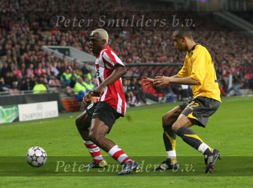 Eindhoven, 20 Februari 2007 Champions Leaguewedstrijd
PSV-FC Arsenal 1e ronde Eindstand 1-0 Seizoen 2006/2007
Arouna Kone in duel met Gael Clichy