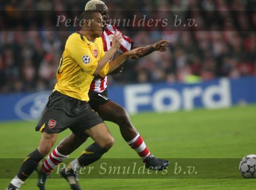Eindhoven, 20 Februari 2007 Champions Leaguewedstrijd
PSV-FC Arsenal 1e ronde Eindstand 1-0 Seizoen 2006/2007
Arouna Kone in duel met Gael Clichy