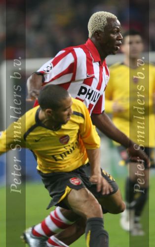 Eindhoven, 20 Februari 2007 Champions Leaguewedstrijd
PSV-FC Arsenal 1e ronde Eindstand 1-0 Seizoen 2006/2007
Arouna Kone in duel met Gael Clichy